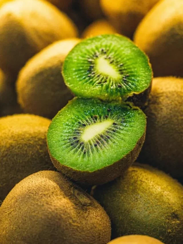 इम्युनिटी को स्ट्रांग बनाने के लिए डाइट में शामिल करें ये फल